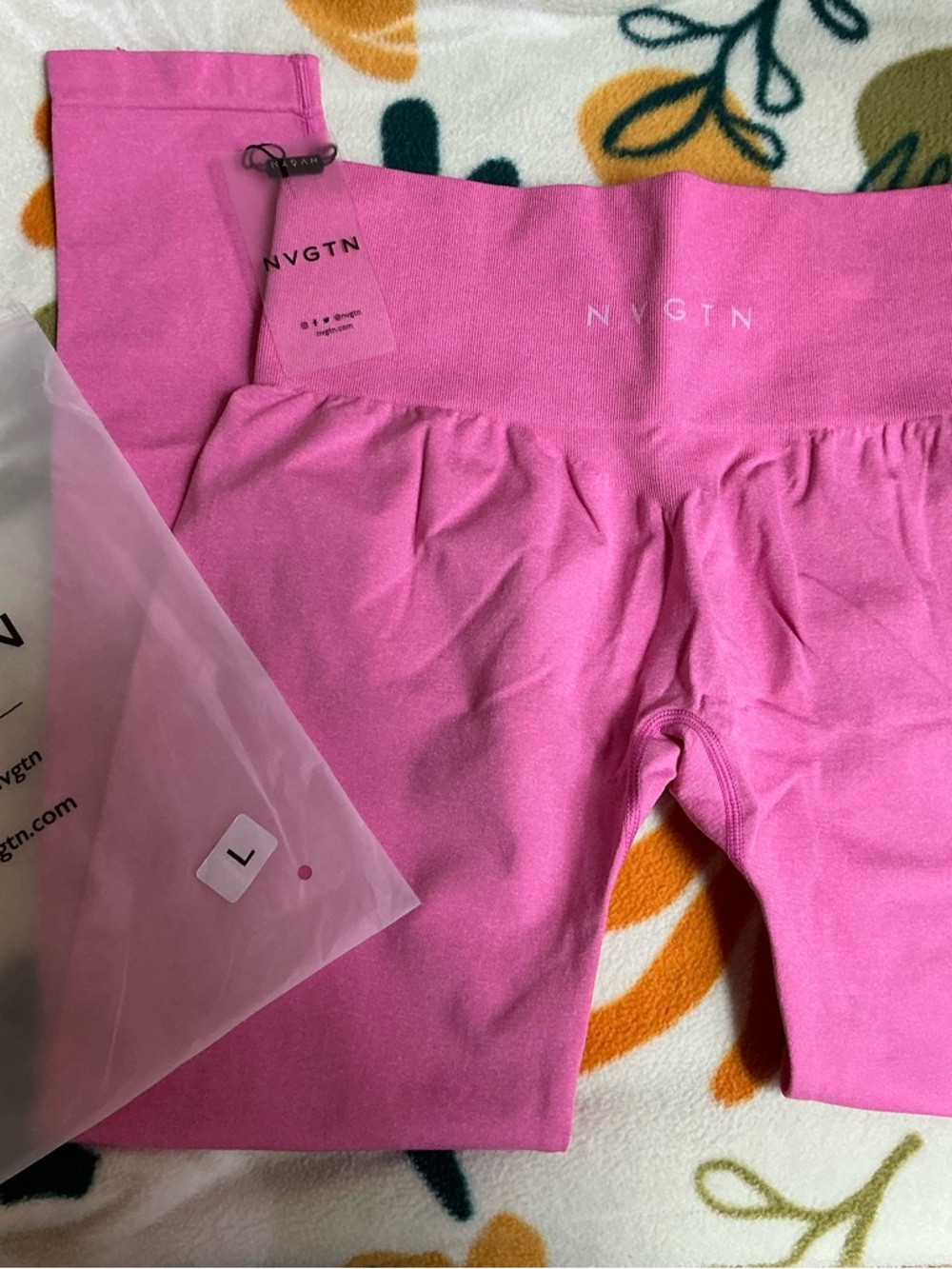 NWT NVGTN Bubble Gum Pink NV Seamless Leggings